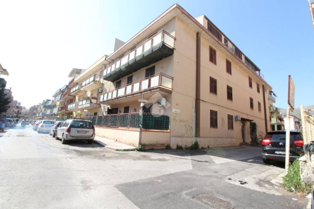 Appartamento in vendita a Palermo via Luna Emerigo, 2