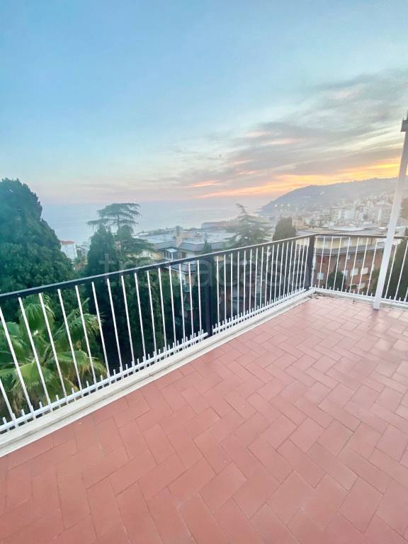 Appartamento in vendita a Sanremo via Hope