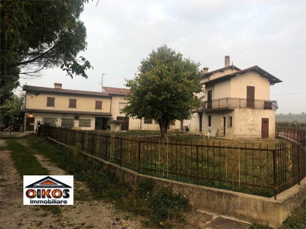 Casale in vendita a Desenzano del Garda via Unità d'Italia