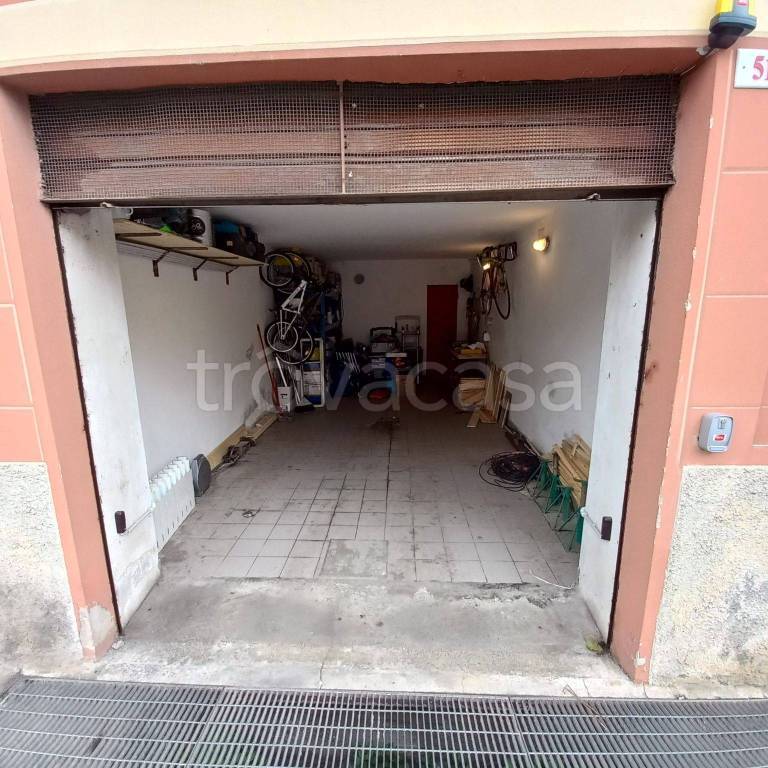 Garage in vendita a Genova via Campomorone, 95