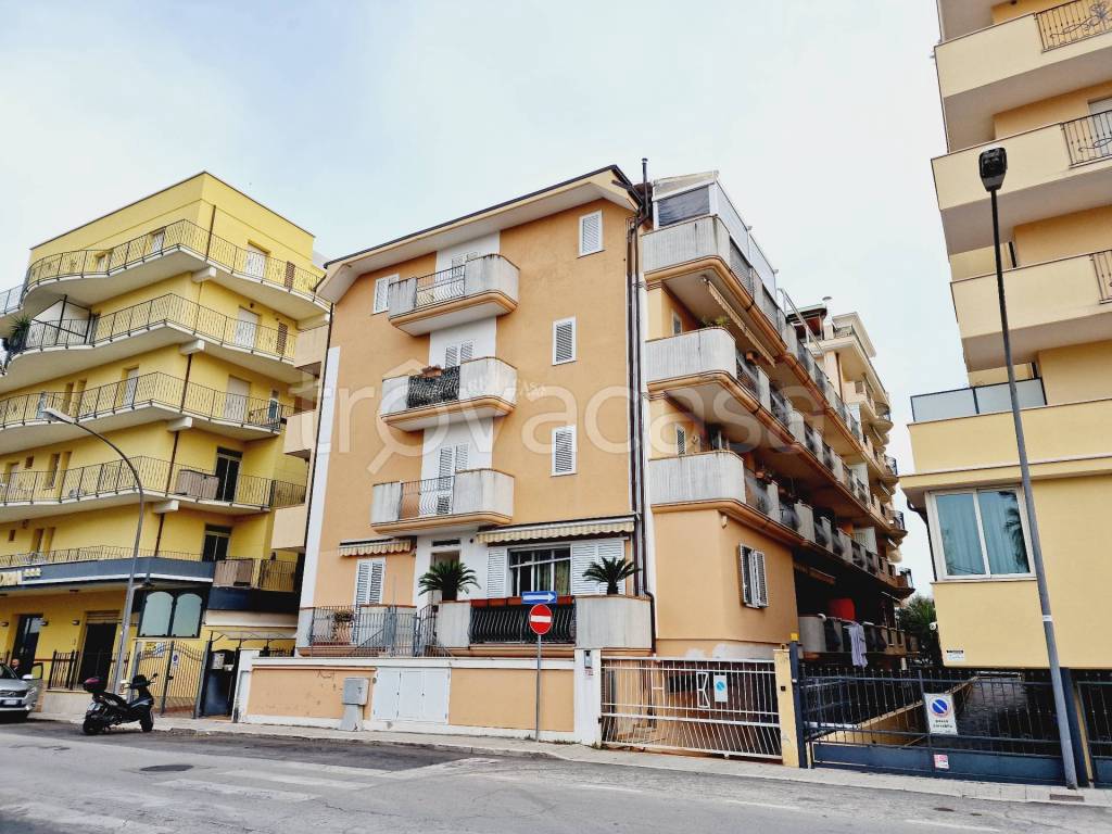 Appartamento in vendita a San Benedetto del Tronto via Clara Maffei, 97