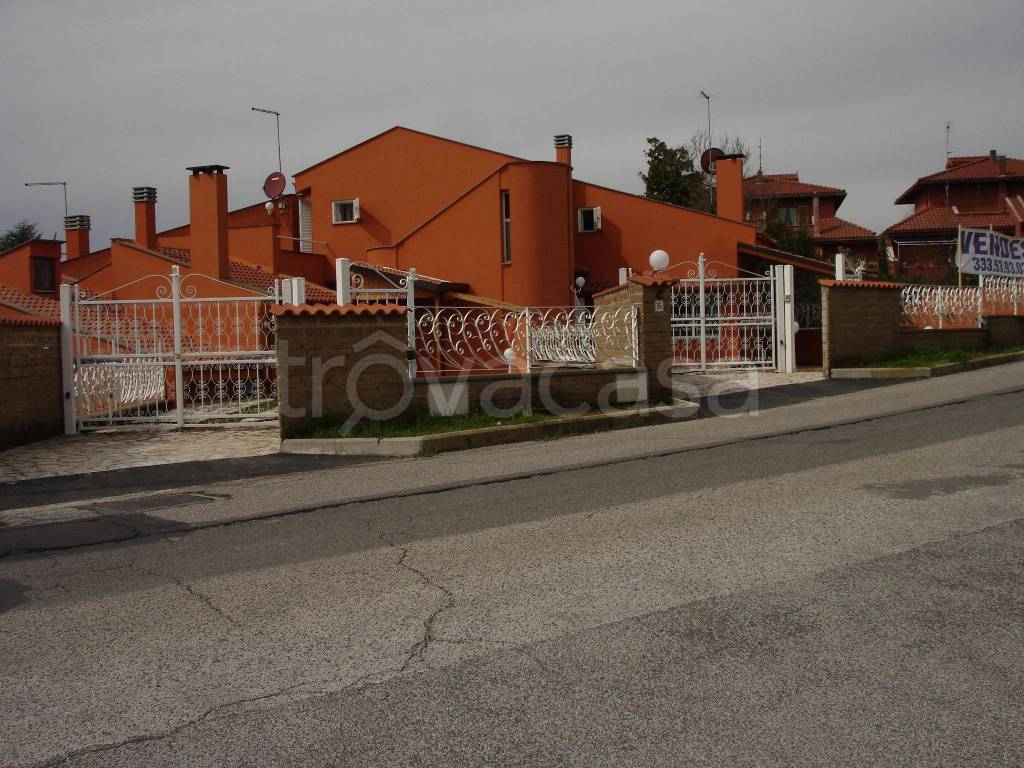 Villa Bifamiliare in in vendita da privato a Formello viale delle Rughe, 35-35a-37
