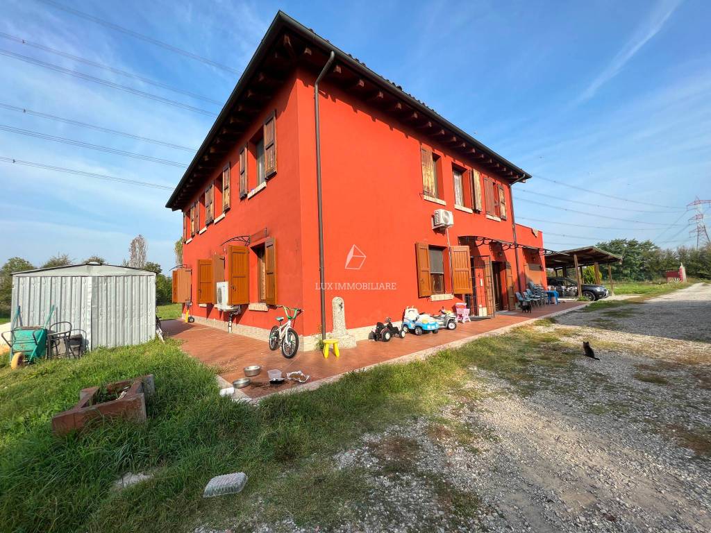 Villa Bifamiliare in vendita a Modena strada Gherbella