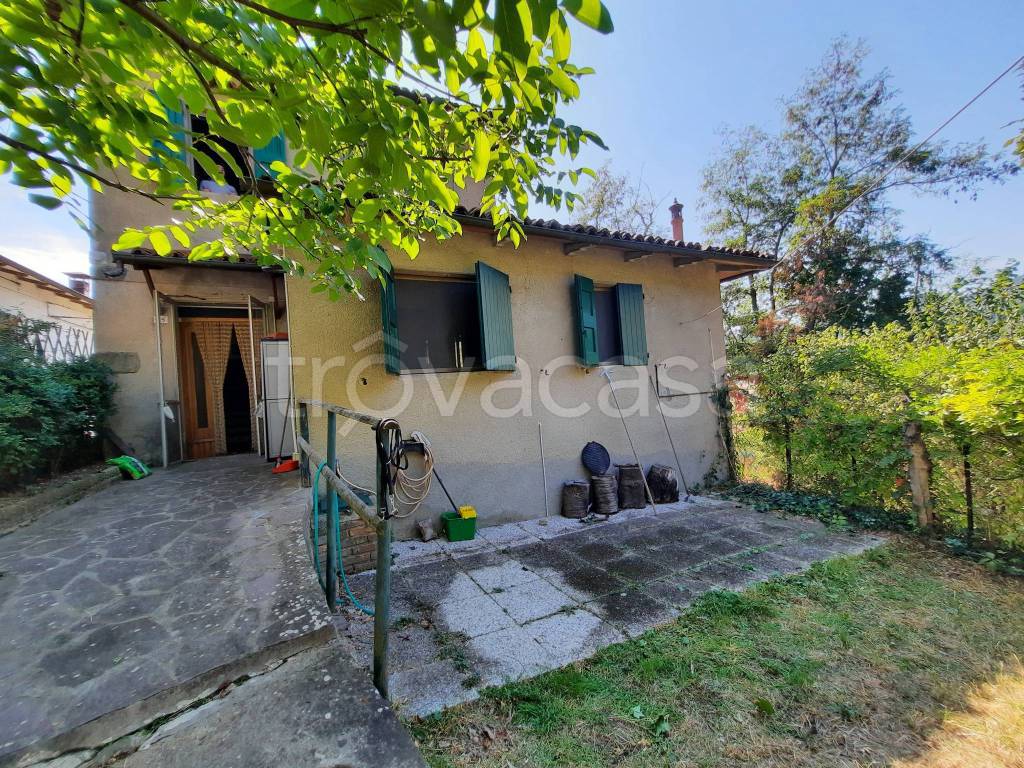 Casa Indipendente in vendita a Vergato via Monzone