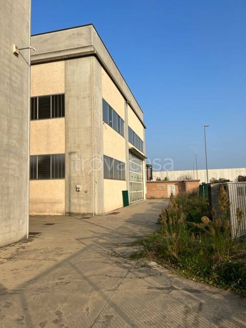 Capannone Industriale in vendita a Fara Olivana con Sola via Marco Biagi