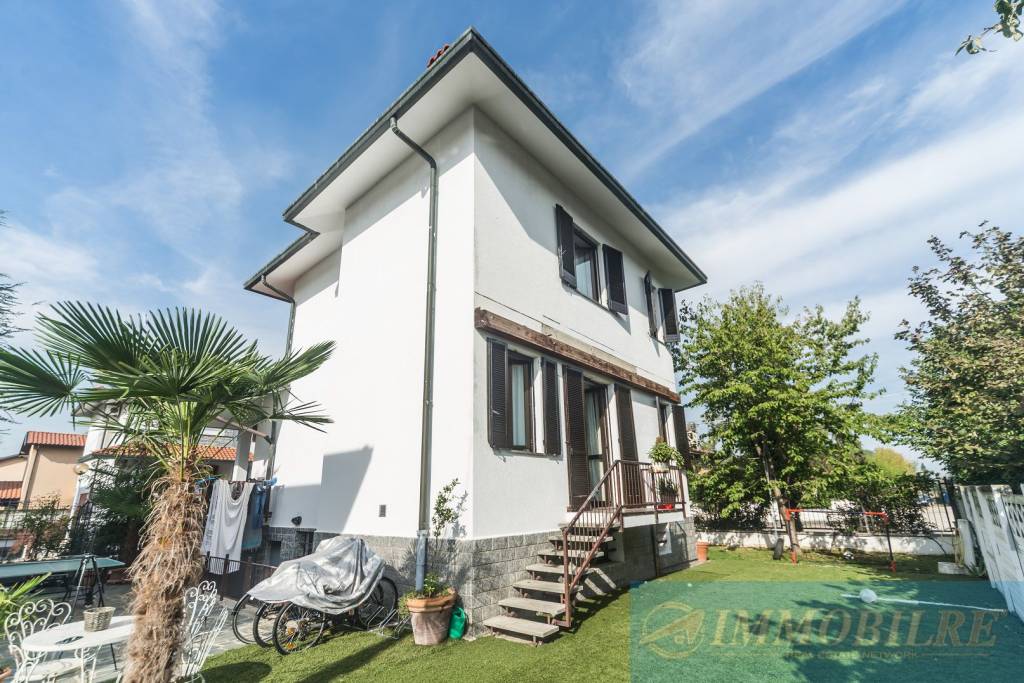 Villa in vendita ad Arluno via Cavalieri di Vittorio Veneto, 24