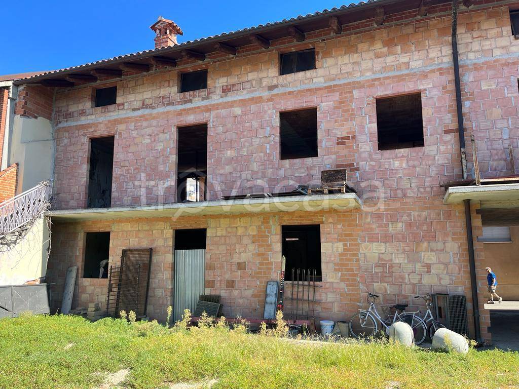 Casale in vendita a Sommariva del Bosco via Giuseppe Garibaldi, 20