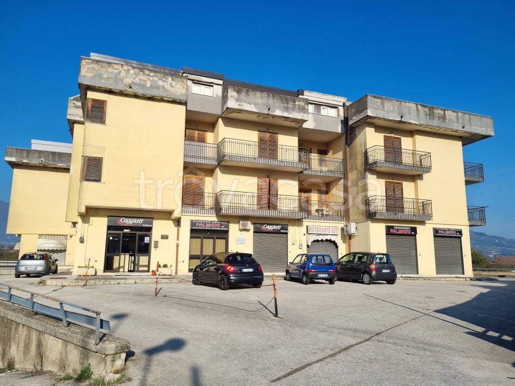 Magazzino in vendita a Manocalzati via Appia
