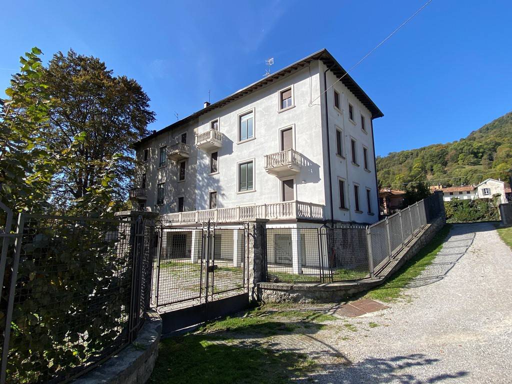 Appartamento in vendita a Valbrona via Roma, 61
