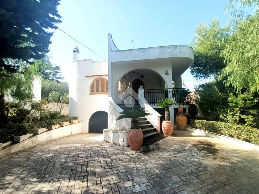 Villa in vendita a Mola di Bari via Don Giustino Russolillo, 31