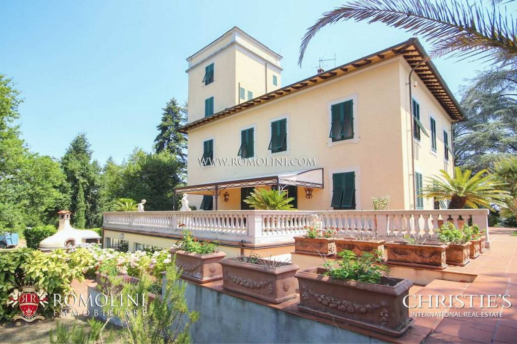 Villa in vendita a Lucca via per Camaiore