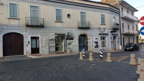 Negozio in vendita ad Airola piazza Vincenzo Lombardi