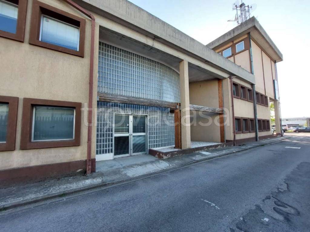 Capannone Industriale in vendita a Sesto Fiorentino