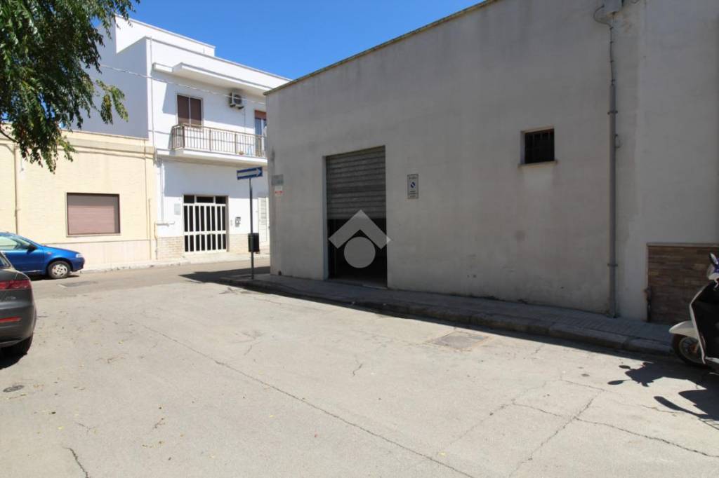 Garage in affitto a Brindisi via Giacomo Puccini, 1