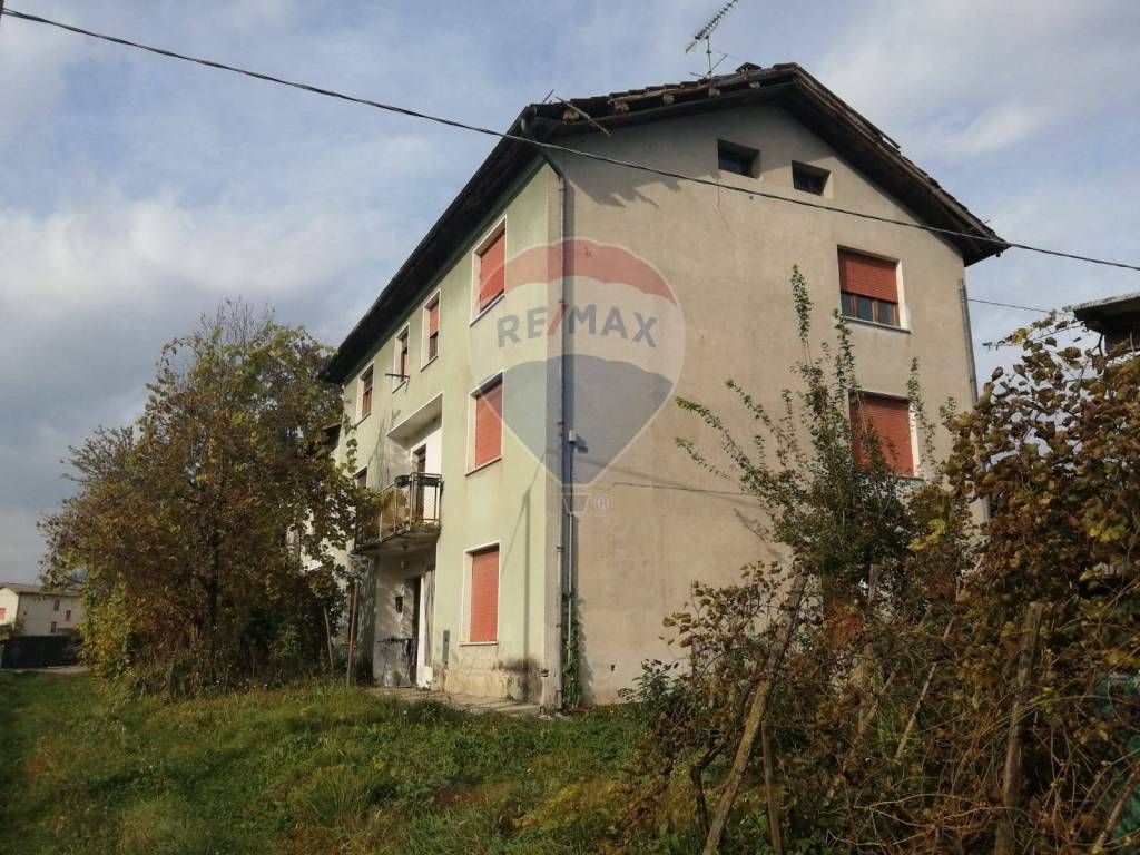 Casa Indipendente in vendita a Feltre via Pont, 8