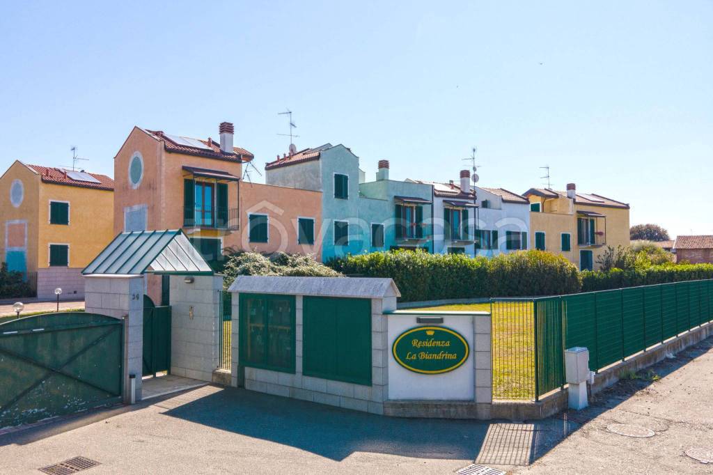 Villa a Schiera in vendita a Biandrate via Roggia Molinara