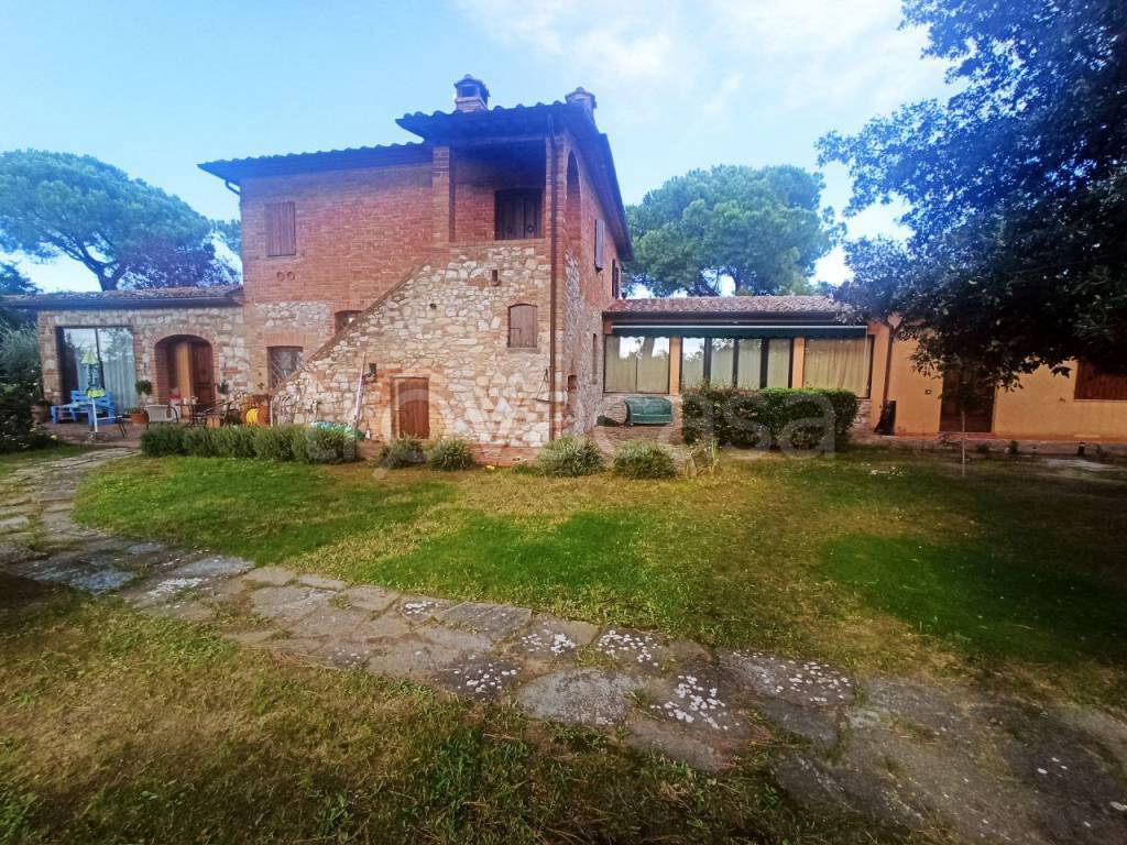 Casale in vendita a Castiglione del Lago via Roma