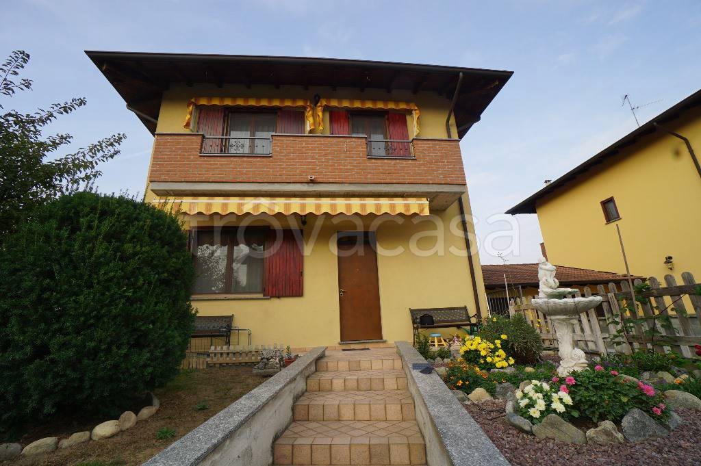 Villa in vendita a Cilavegna via Giuseppe Campana