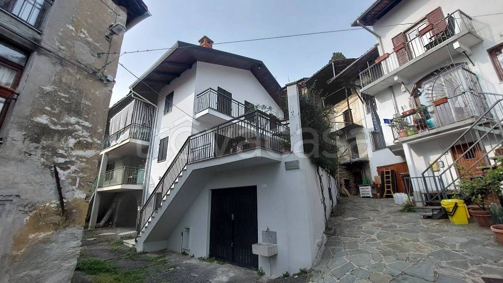 Casa Indipendente in vendita a Val di Chy