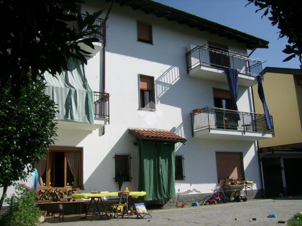 Casa Indipendente in vendita a Pombia via roma, 12
