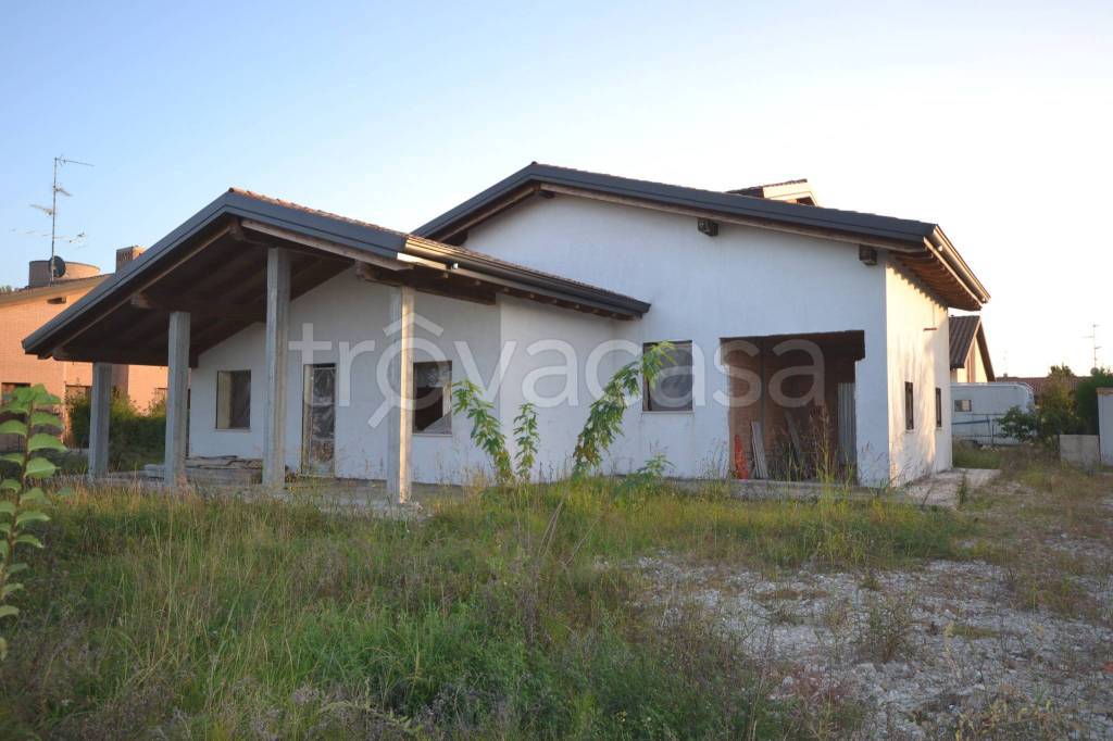 Villa in vendita a San Giovanni in Persiceto via Palmiro Togliatti, 26