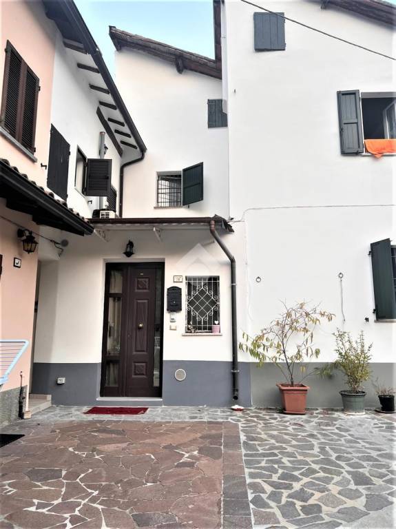 Casa Indipendente in vendita a Reggio nell'Emilia via a. Tassoni