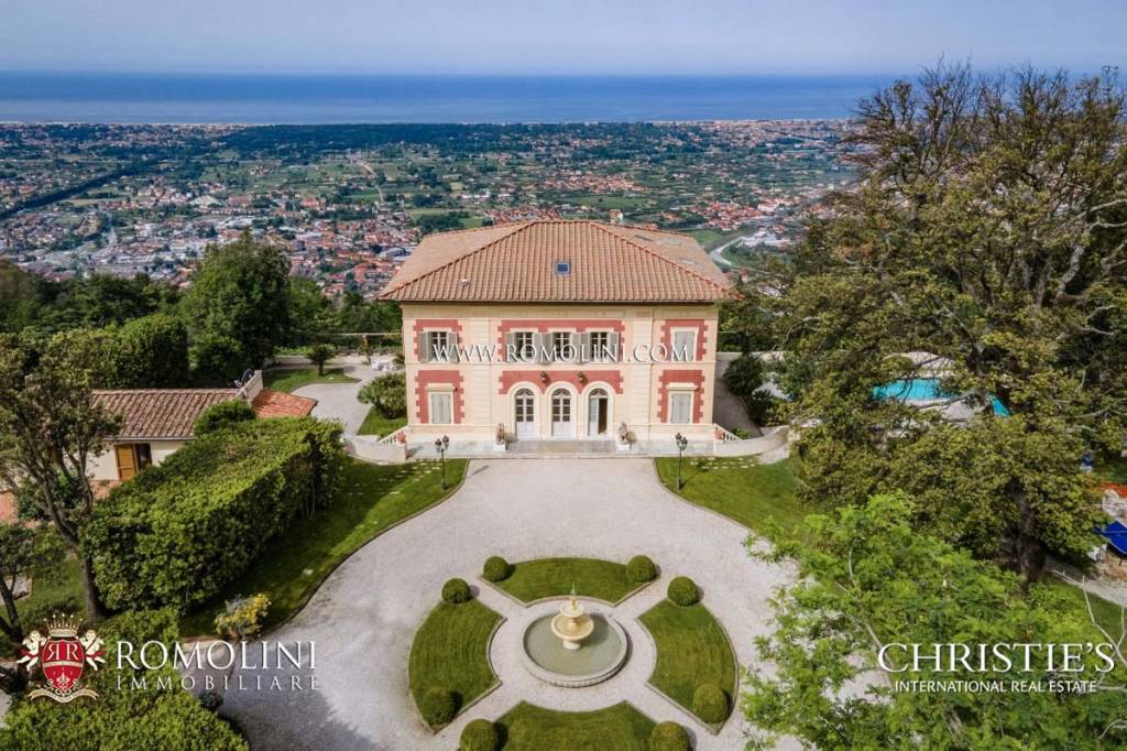 Villa in vendita a Pietrasanta via Capriglia