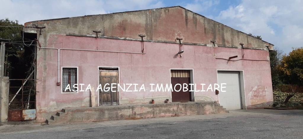 Magazzino in vendita a Quinzano d'Oglio via Camillo Benso di Cavour, 33