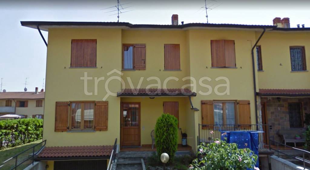 Villa a Schiera all'asta a Palosco via San Francesco d'Assisi, 71
