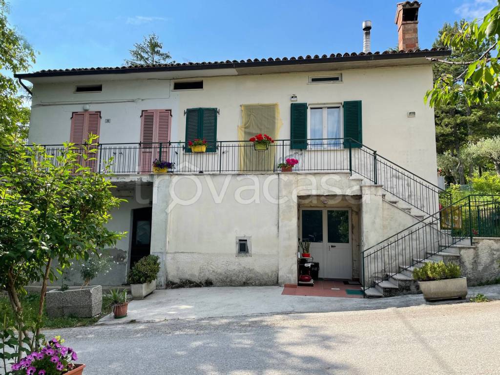 Casa Indipendente in vendita a Gubbio via 18 Maggio