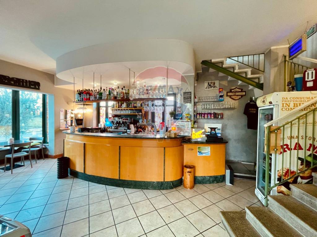 Bar in vendita a Gallarate viale milano, 141