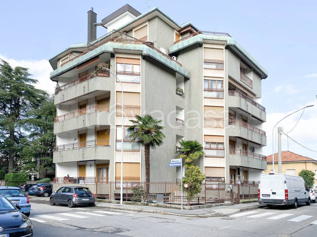 Appartamento in vendita a Busto Arsizio via Quinto Orazio Flacco, 11