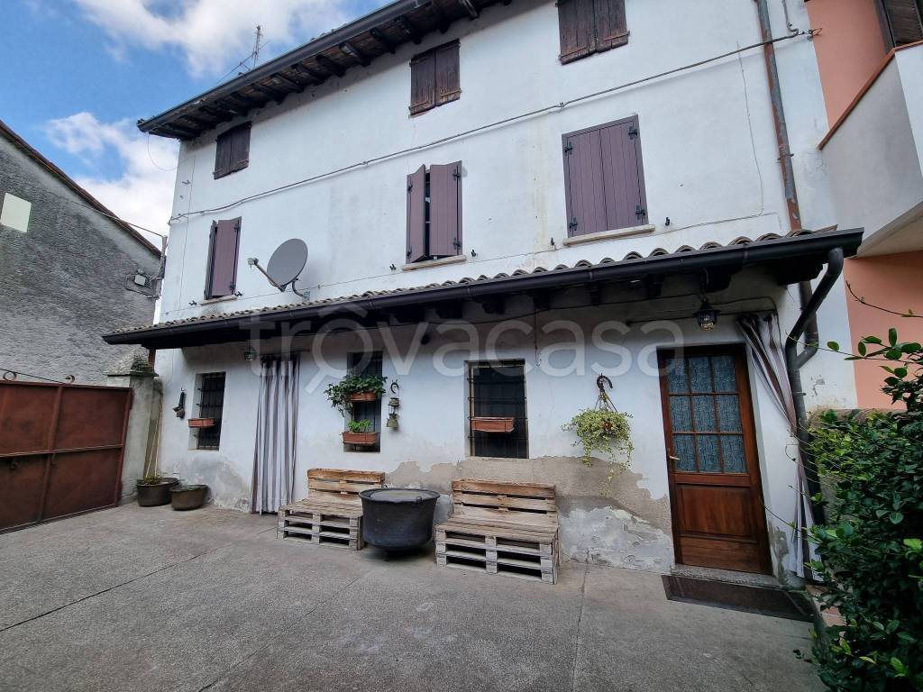 Casa Indipendente in vendita a Corte de' Cortesi con Cignone via Giovanni Villa, 26
