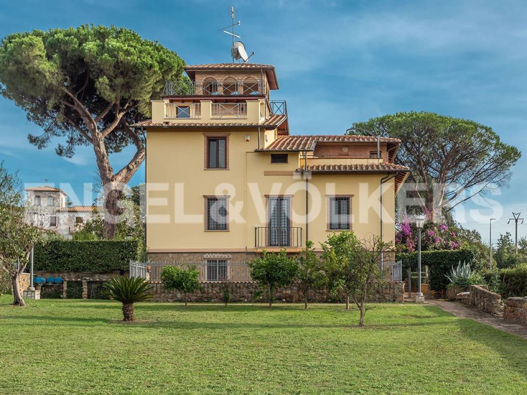 Villa Bifamiliare in vendita ad Ariccia via Nettunense