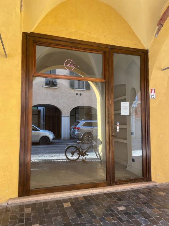 Negozio in affitto a Viadana via Felice Cavallotti, 25