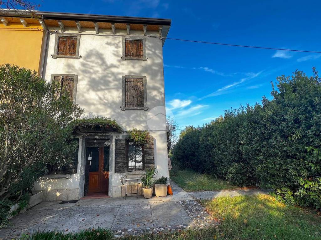 Casa Indipendente in vendita a Verona via Turbina