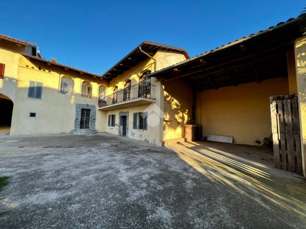 Casa Indipendente in vendita a Piovà Massaia via Umberto I, 18
