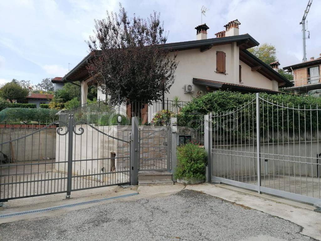 Villa Bifamiliare in in vendita da privato a Puegnago del Garda via valle,