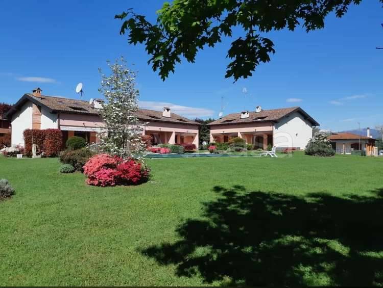 Villa in vendita a Castelletto sopra Ticino via Geranei
