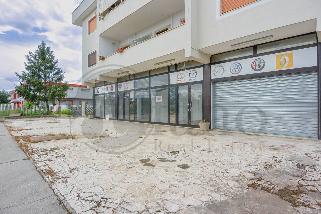 Negozio in vendita a Castrocielo via Casilina Sud, 173