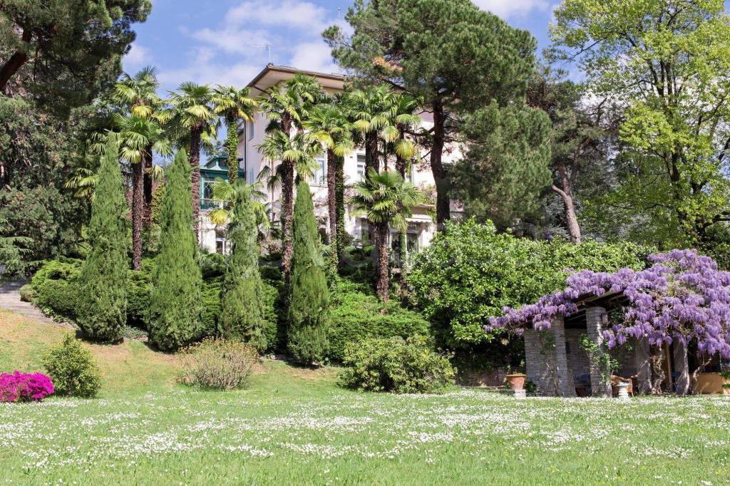Villa Bifamiliare in in vendita da privato a Varese via dei Campigli, 30