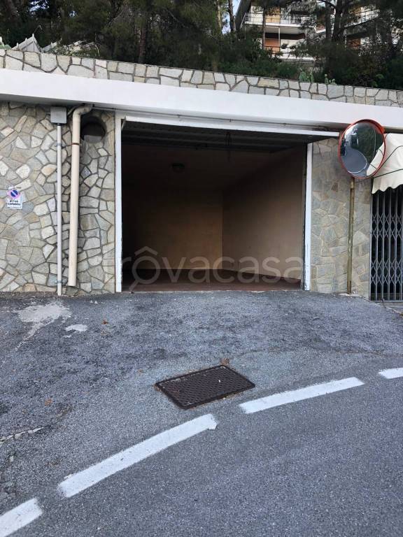 Garage in affitto a Bergeggi via Torre, 4