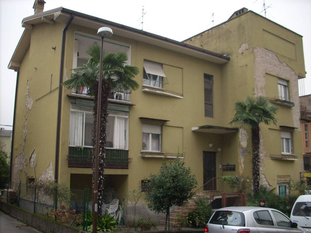 Negozio in affitto a Riva del Garda via Giovanni Segantini, 5