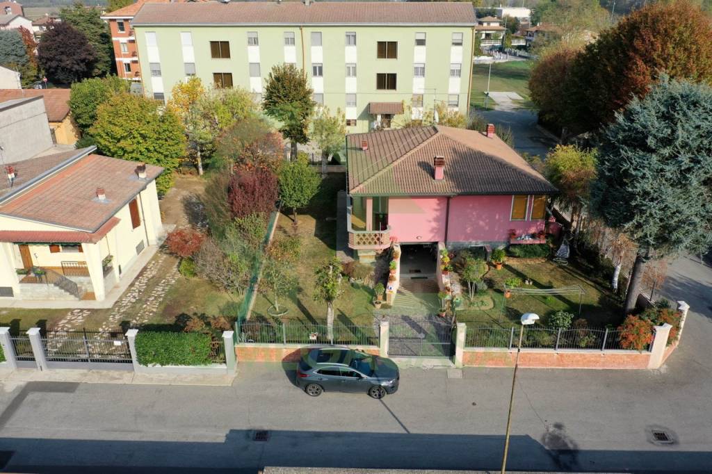 Villa in vendita a Orio Litta via Trento