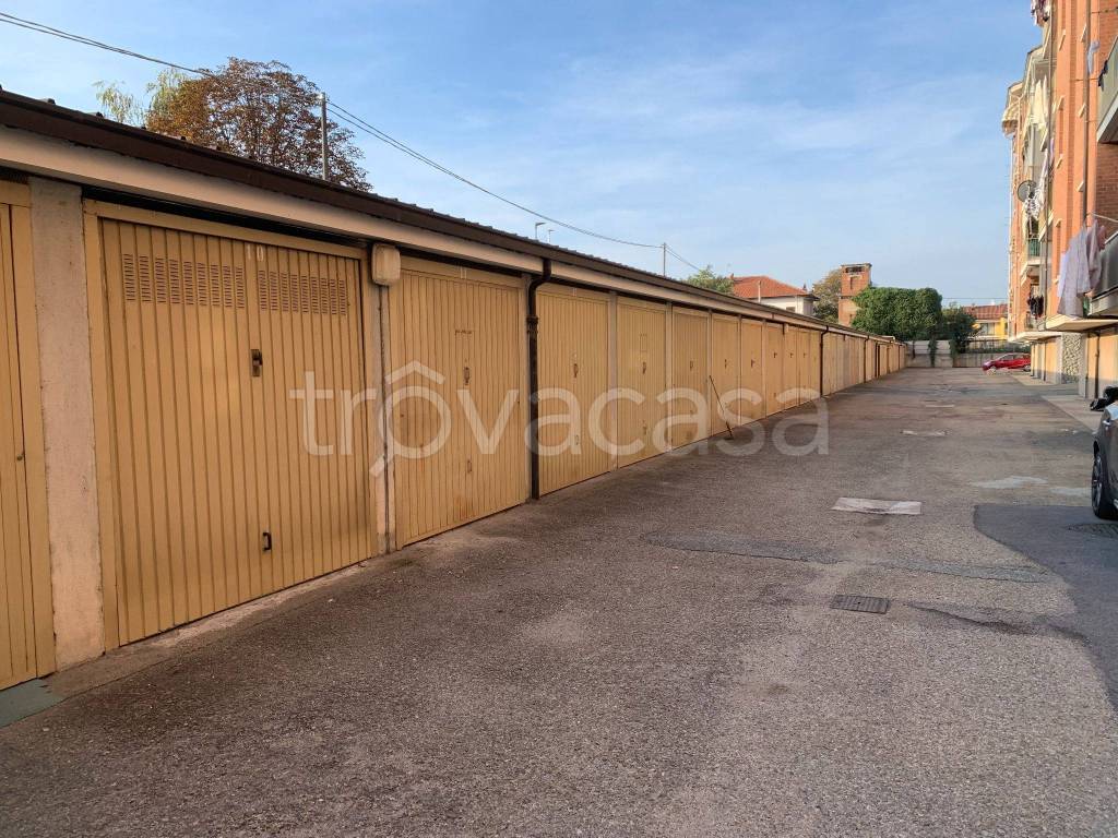 Garage in vendita a Bra via Giovanni Piumati, 94