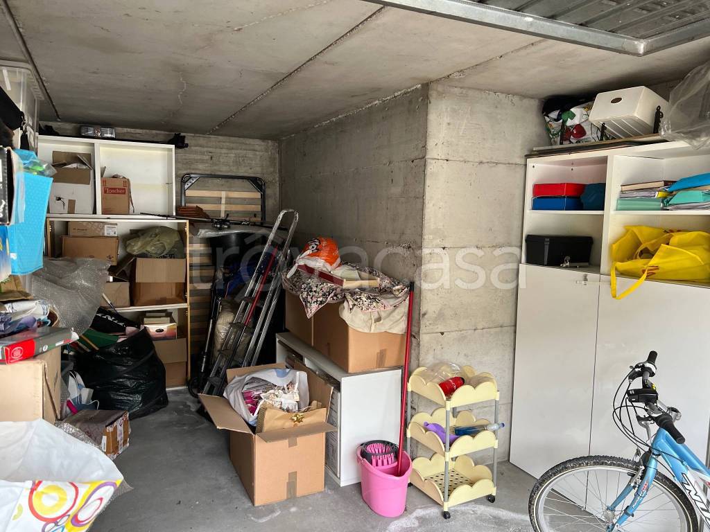 Garage in vendita a Garbagnate Milanese via Monviso
