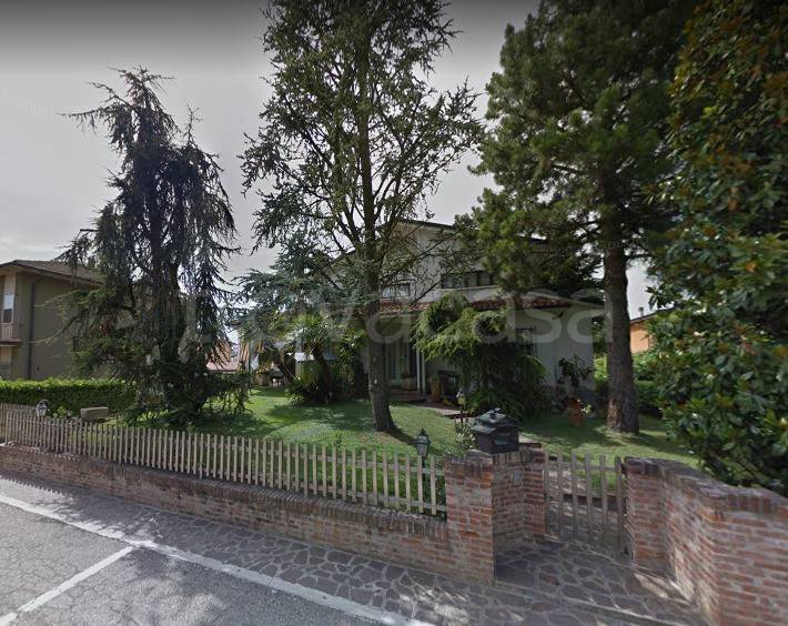 Villa all'asta a Curtatone via Giulio Romano, 11