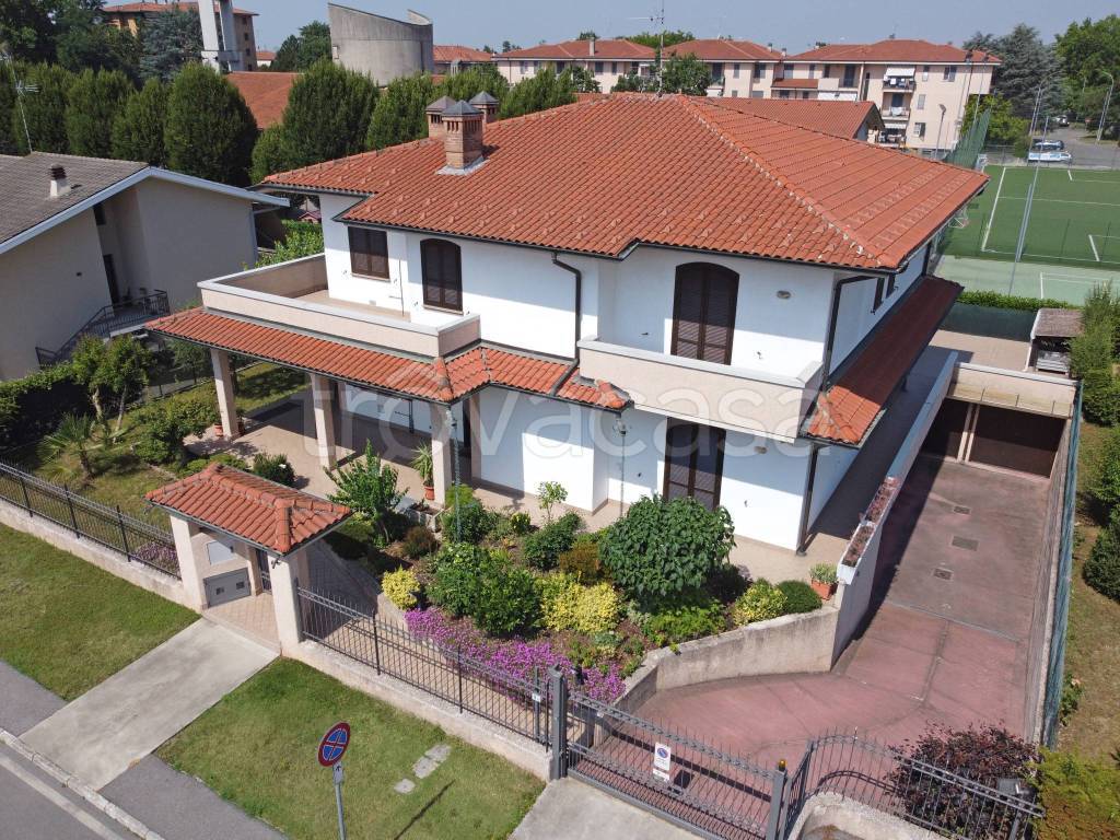 Villa in vendita a Cassano d'Adda via Vincenzo Gioberti, 40