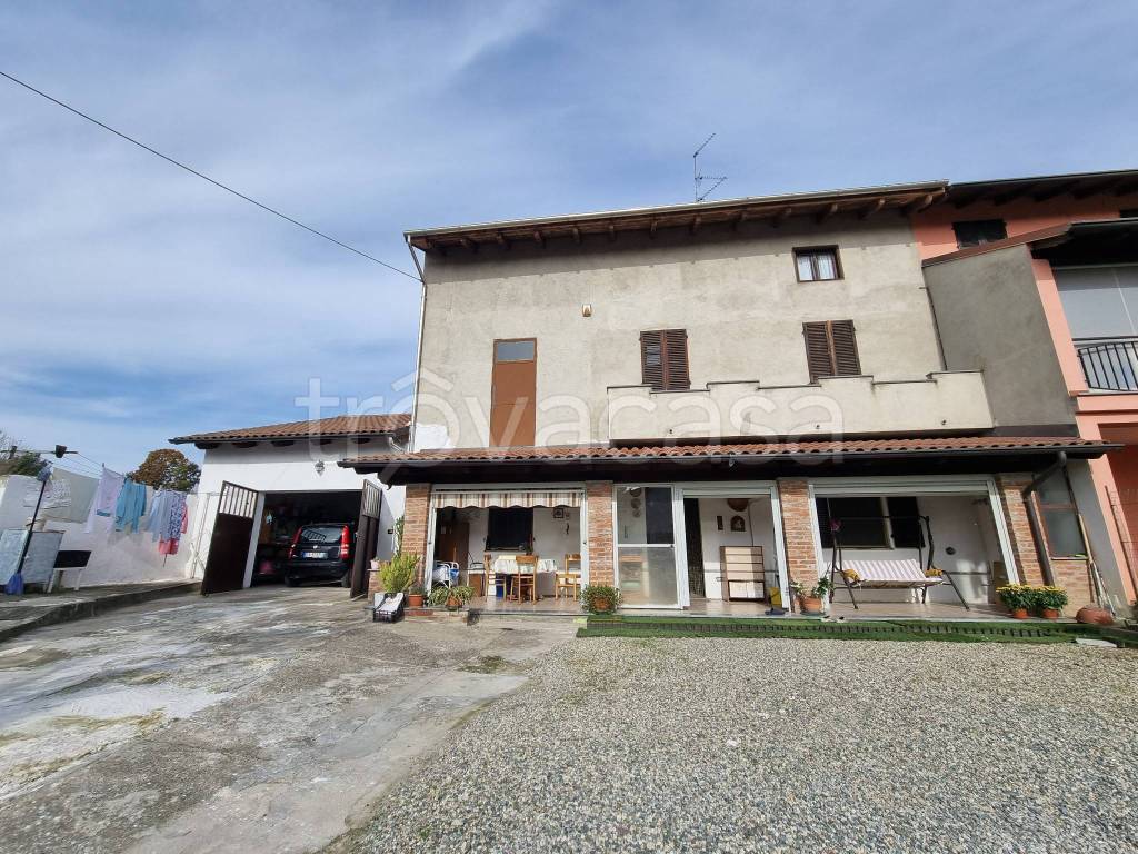 Casa Indipendente in vendita a Palazzolo Vercellese via Torino, 98