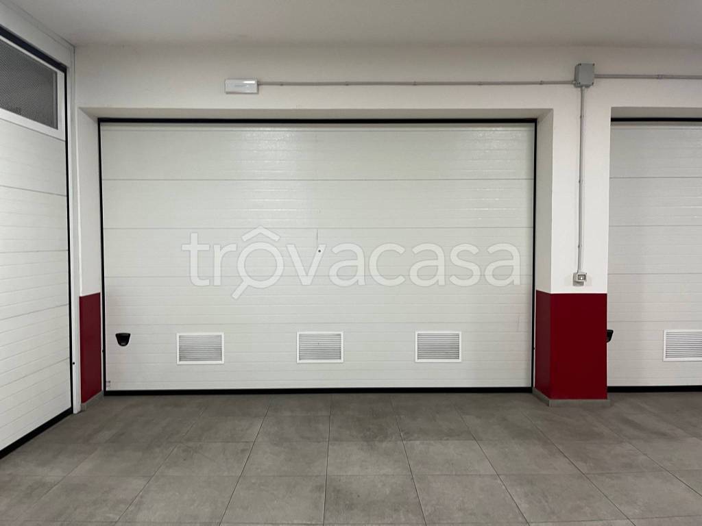 Garage in vendita a Bologna via Andrea Costa, 131
